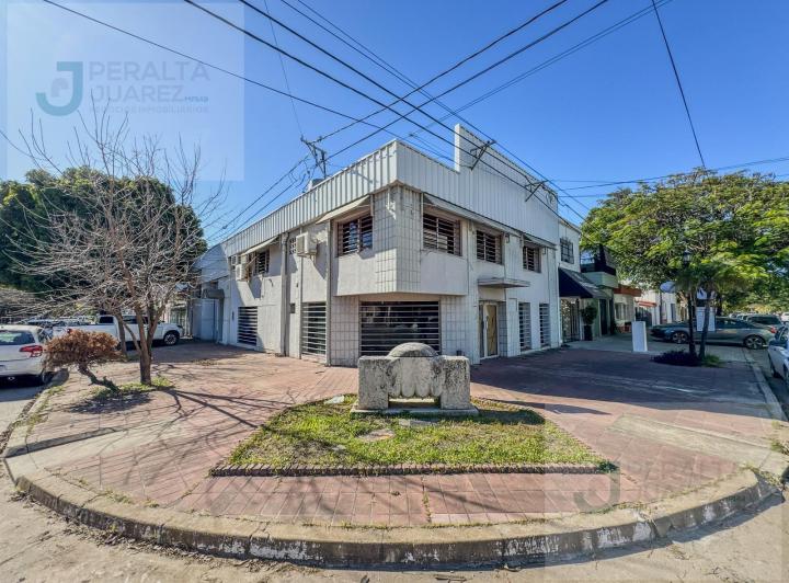 Oficina comercial · 395m² · 8 Ambientes · 2 Cocheras