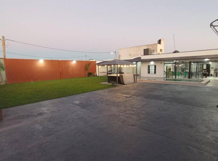 Casa · 100m² · 3 Ambientes · 2 Cocheras