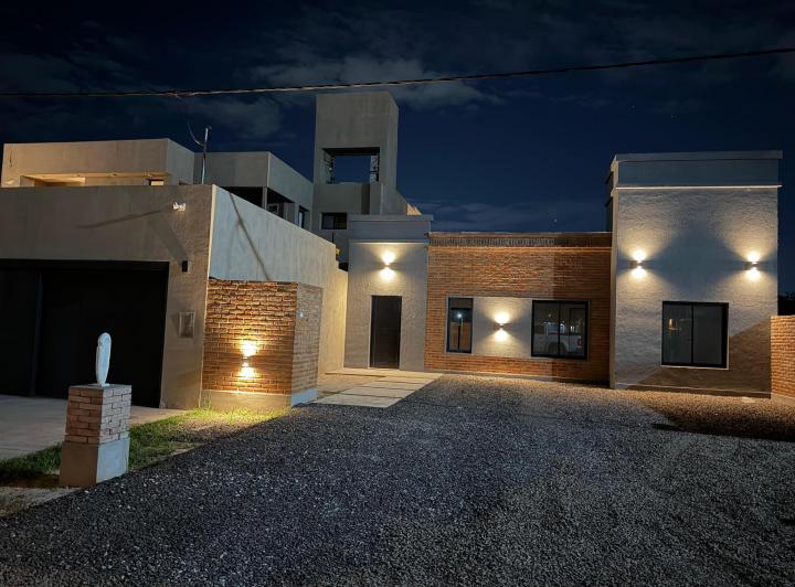 Casa · 88m² · 2 Dormitorios · 2 Cocheras