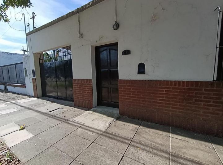 Casa · 181m² · 2 Dormitorios