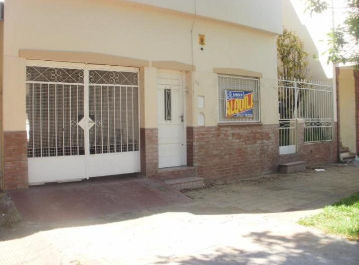 Casa · 250m² · 6 Ambientes · 2 Cocheras