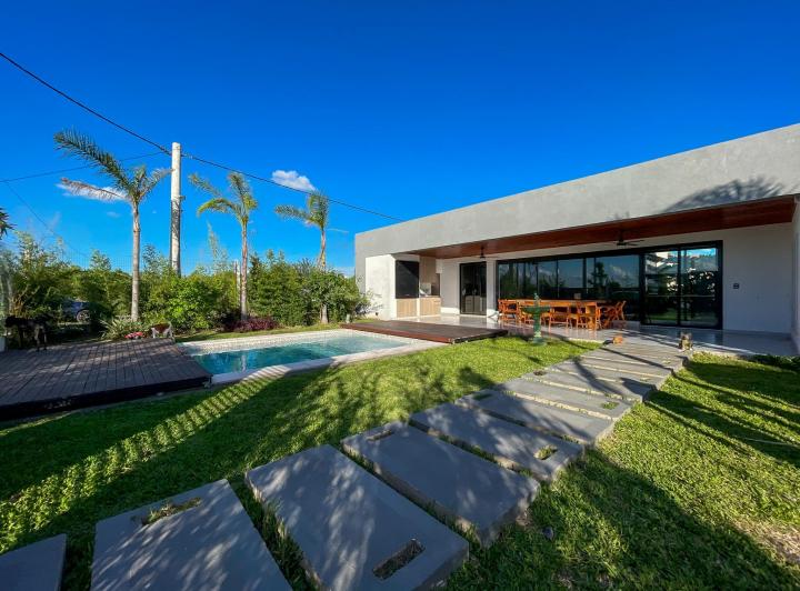 Casa · 125m² · 4 Ambientes · 2 Cocheras