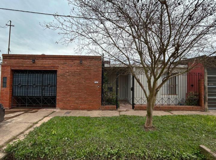 Casa · 80m² · 5 Ambientes · 1 Cochera