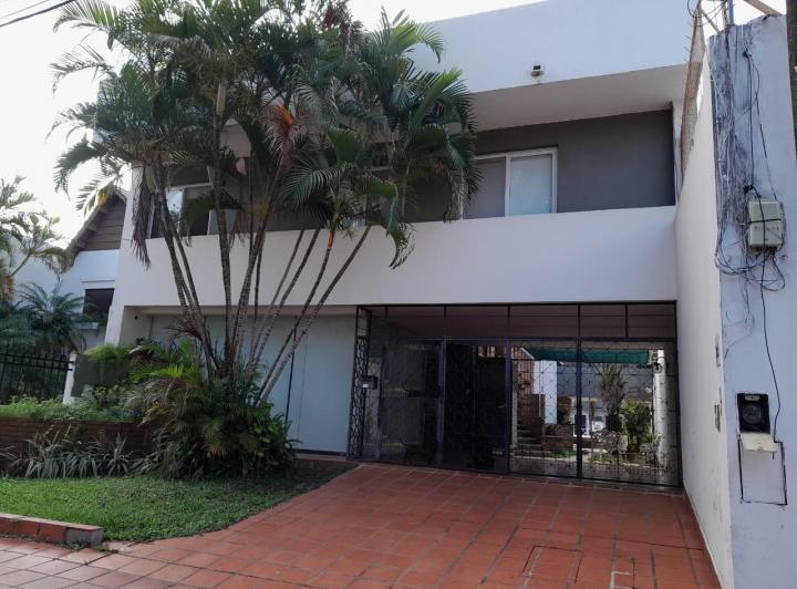 Casa · 241m² · 6 Ambientes · 2 Cocheras