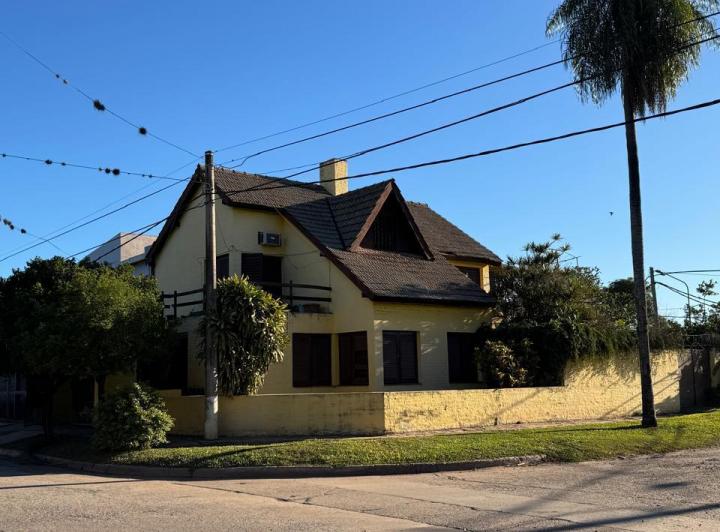 Casa · 166m² · 5 Ambientes · 1 Cochera