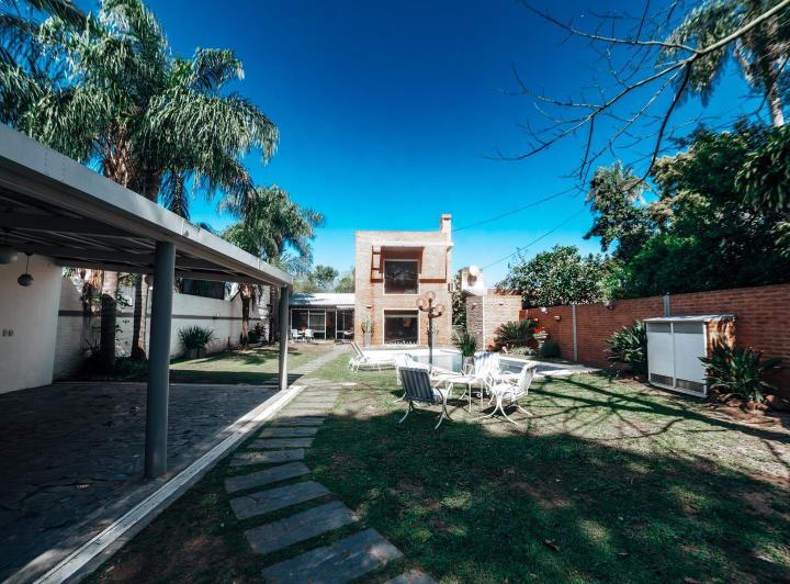 Casa · 176m² · 8 Ambientes · 4 Cocheras