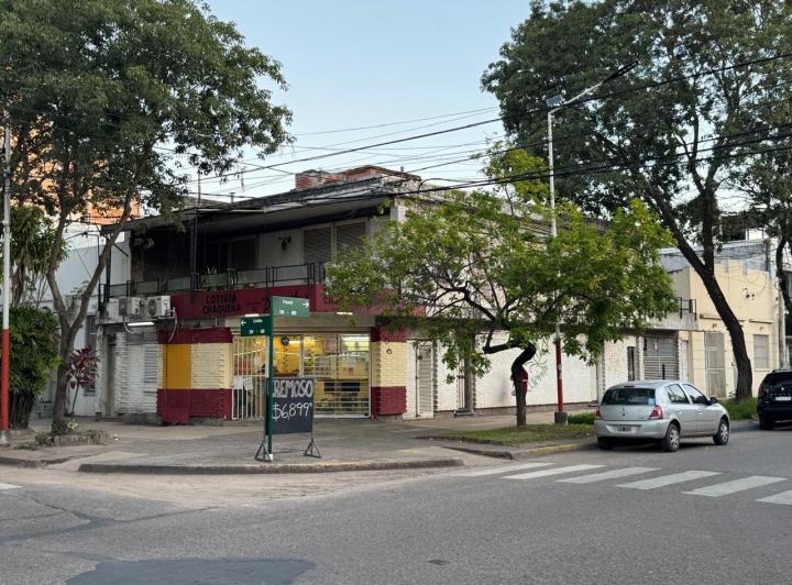 Casa · 235m² · 9 Ambientes · 1 Cochera