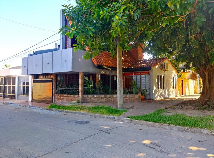 Casa · 196m² · 7 Ambientes · 1 Cochera