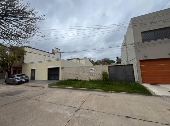 Terreno · 220m²