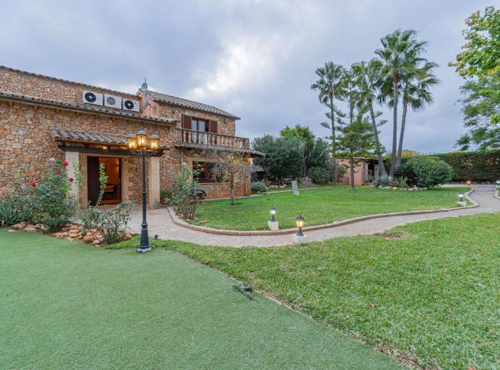 Casa · 303m² · 5 Ambientes · 2 Cocheras