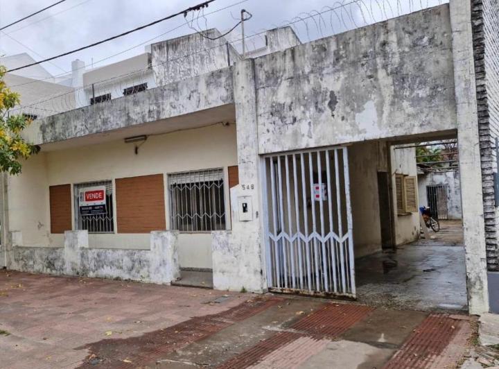 Casa · 100m² · 4 Ambientes · 2 Cocheras