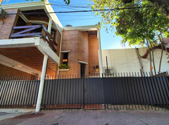 Casa · 160m² · 4 Dormitorios · 2 Cocheras