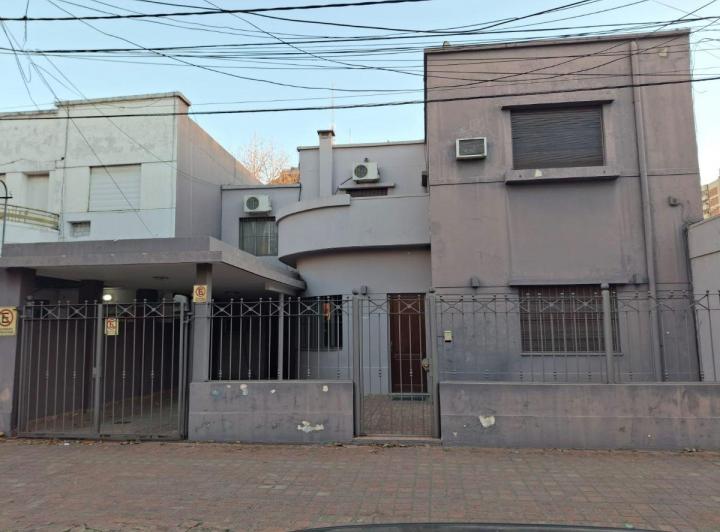 Casa · 222m² · 7 Ambientes · 2 Cocheras
