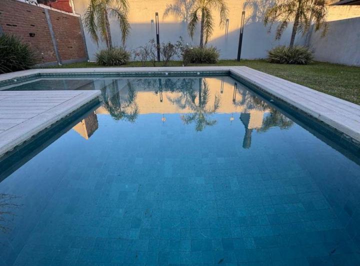Casa · 190m² · 4 Ambientes · 3 Cocheras