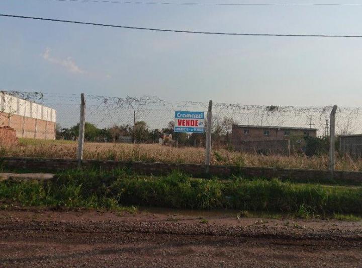 Terreno · 890m²