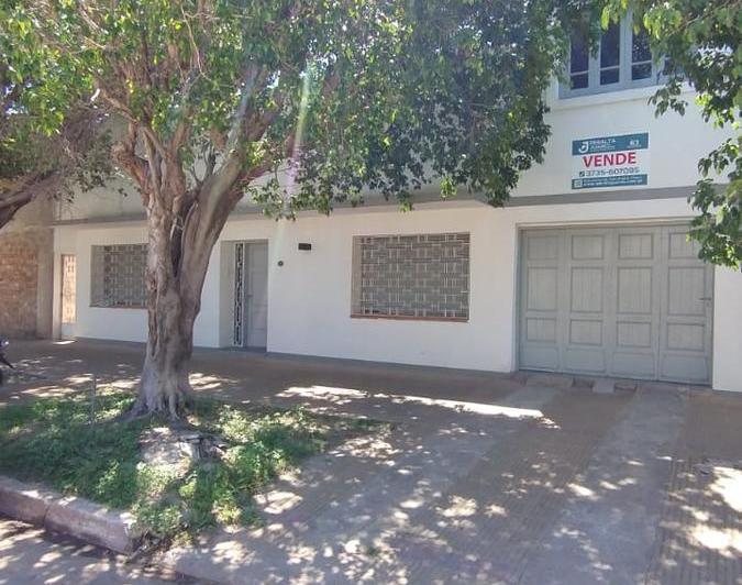 Casa · 230m² · 8 Ambientes · 1 Cochera