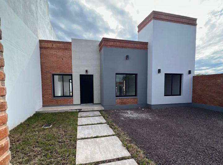 Casa · 85m² · 5 Ambientes · 2 Cocheras
