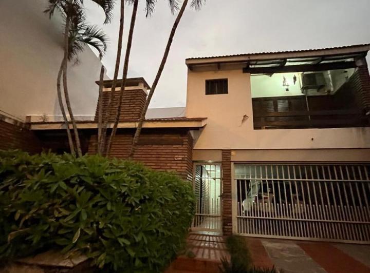 Casa · 320m² · 3 Dormitorios · 2 Cocheras