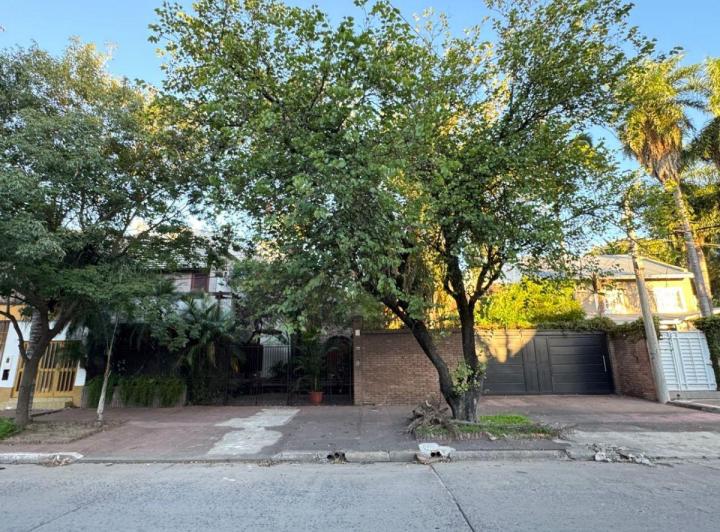 Casa · 306m² · 5 Ambientes · 3 Cocheras