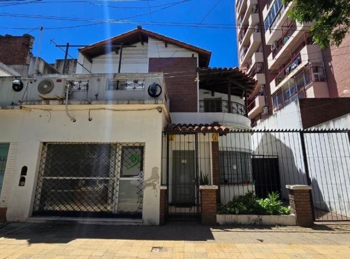 Casa · 190m² · 4 Ambientes · 2 Cocheras