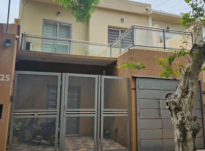 Casa · 180m² · 6 Ambientes · 1 Cochera
