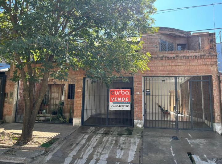 Casa · 210m² · 8 Ambientes · 2 Cocheras