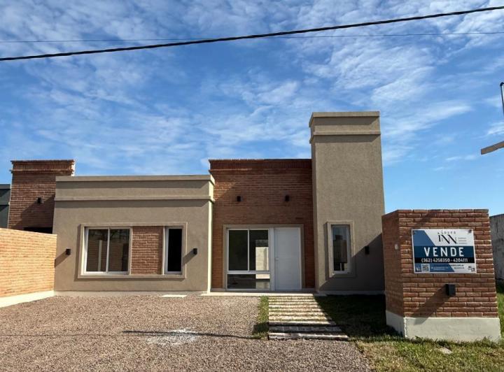 Casa · 80m² · 2 Dormitorios · 2 Cocheras