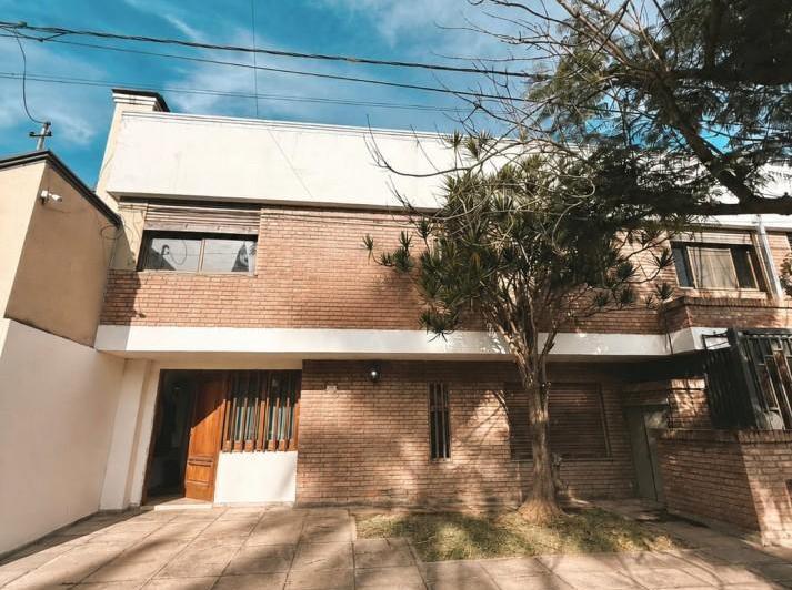 Casa · 283m² · 10 Ambientes · 4 Cocheras