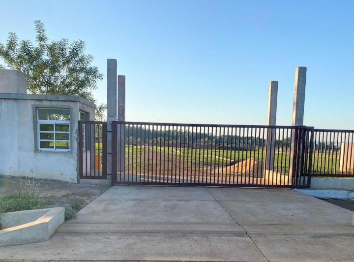 Terreno · 550m² · 1 Dormitorio · 2 Cocheras