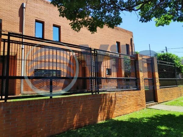 Casa · 910m² · 5 Dormitorios