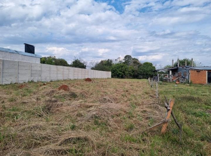 Terreno · 886m²