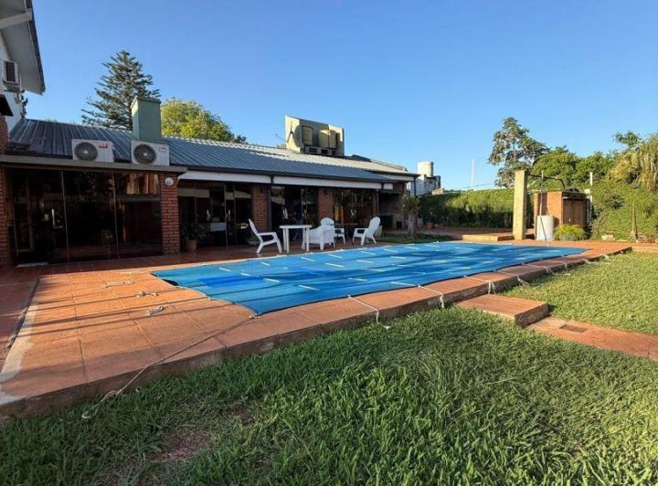 Casa · 337m² · 5 Ambientes · 4 Cocheras