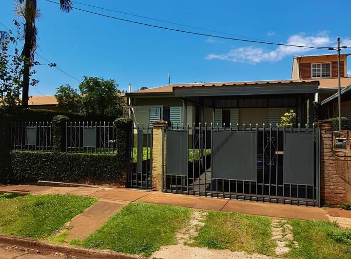 Casa · 300m² · 5 Ambientes · 1 Cochera