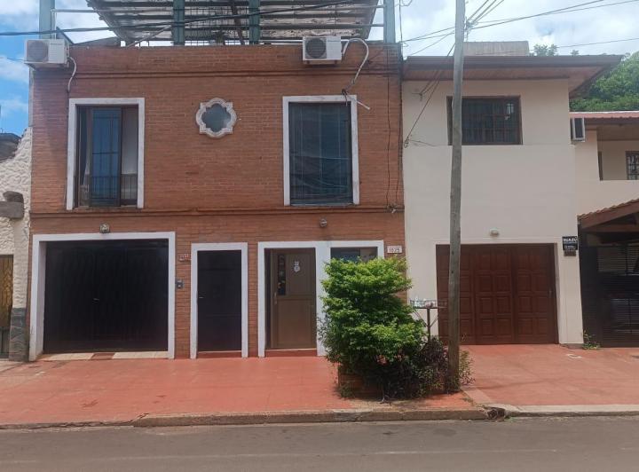 Casa · 200m² · 9 Ambientes · 1 Cochera