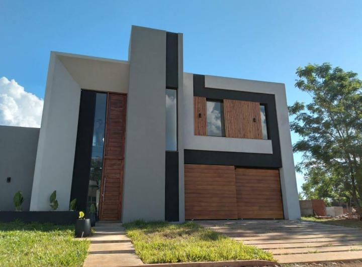 Casa · 272m² · 7 Ambientes · 2 Cocheras