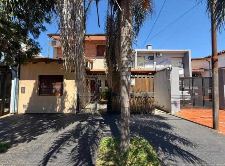 Casa · 275m² · 6 Ambientes · 3 Cocheras