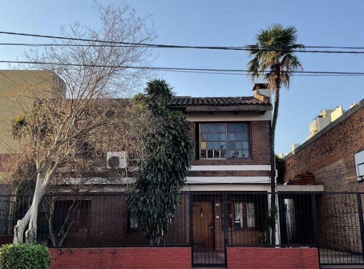 Casa · 227m² · 4 Dormitorios · 2 Cocheras