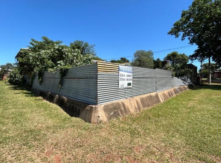 Terreno · 327m²