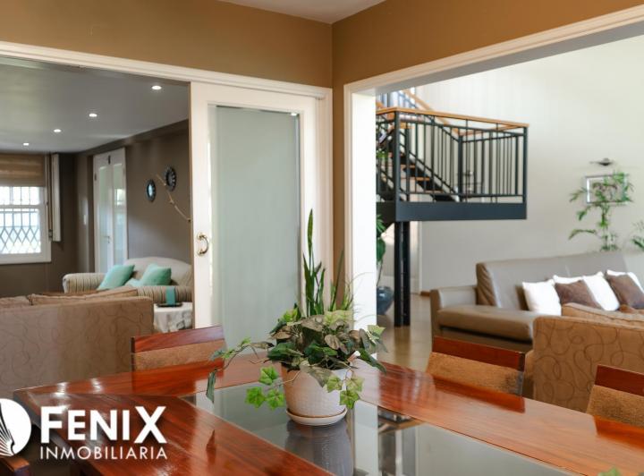 Casa · 1700m² · 9 Ambientes