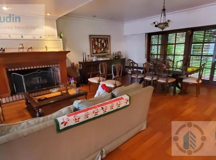 Casa · 450m² · 4 Dormitorios · 2 Cocheras