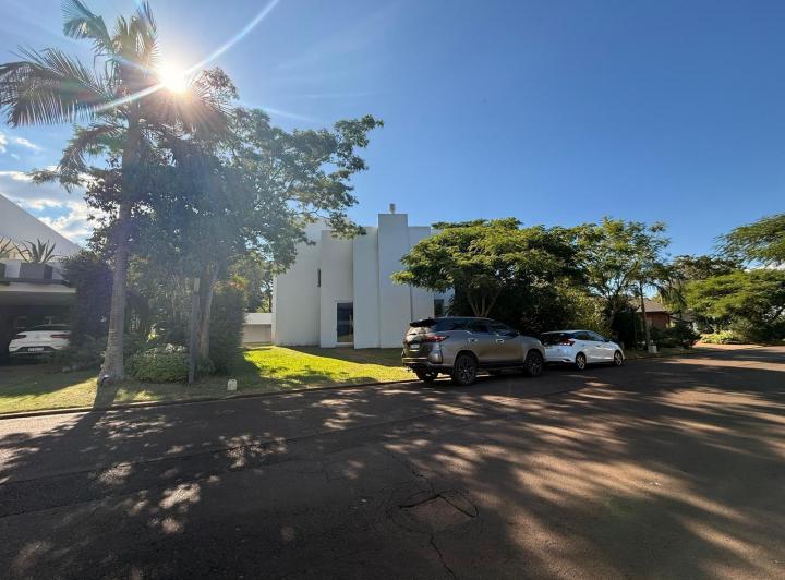 Casa · 1101m² · 5 Ambientes · 1 Cochera