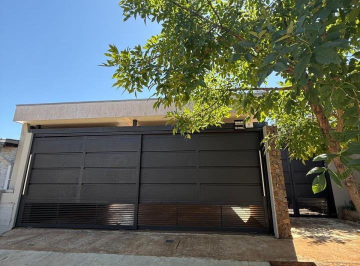 Casa · 130m² · 3 Ambientes · 2 Cocheras