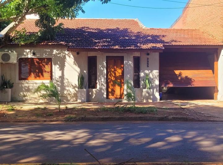 Casa · 220m² · 4 Ambientes · 2 Cocheras