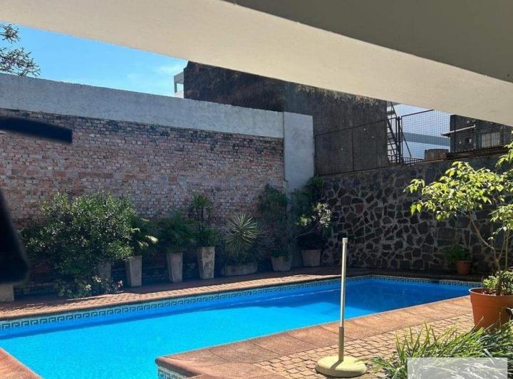 Casa · 250m² · 8 Ambientes · 2 Cocheras