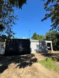 Casa · 220m² · 4 Ambientes · 3 Cocheras
