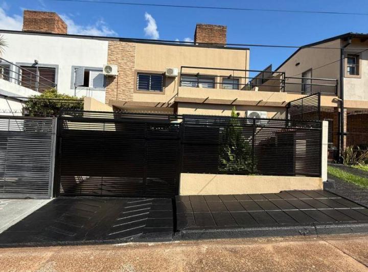 Casa · 187m² · 4 Ambientes · 2 Cocheras