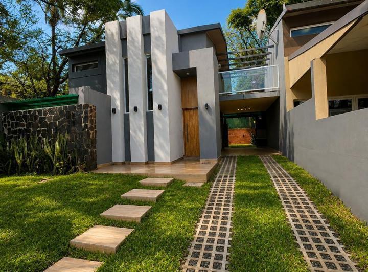Casa · 120m² · 3 Ambientes · 4 Cocheras