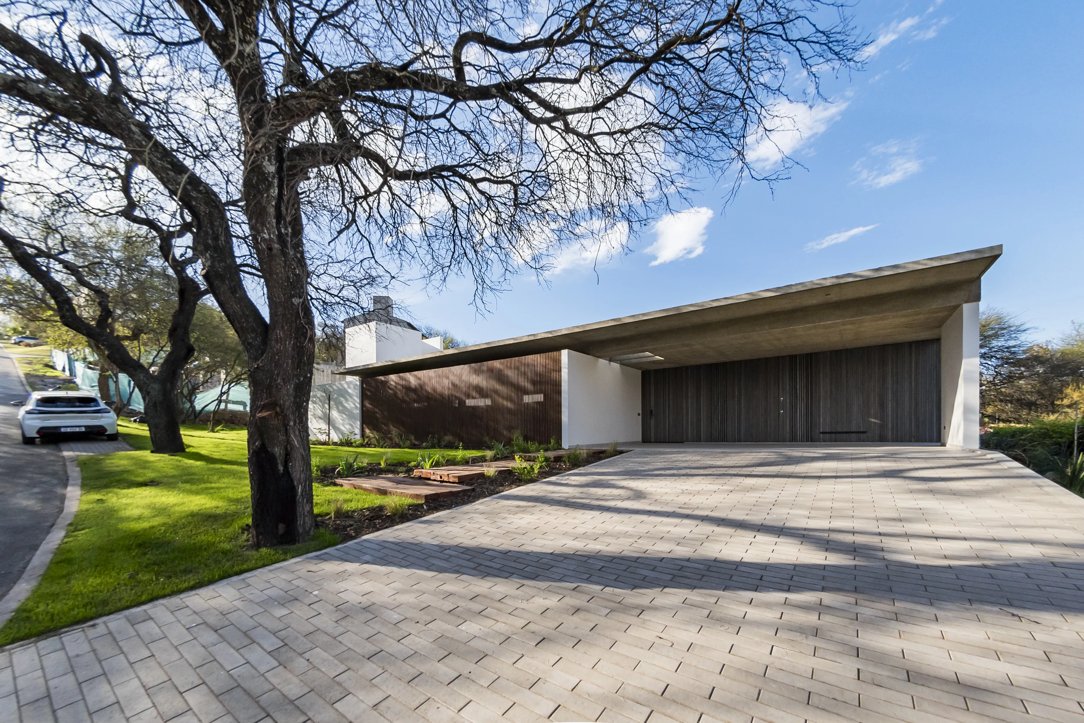 ¡CASA DE DISEÑO A ESTRENAR EN LA RUFINA! Planta Baja (GV)