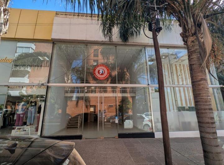 Local comercial · 140m²