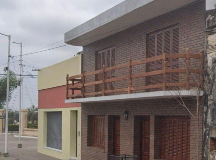 Casa · 237m² · 9 Ambientes · 1 Cochera